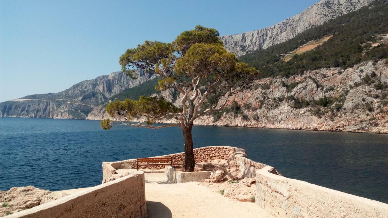 Toro * Sveta Nedelja (Hvar)