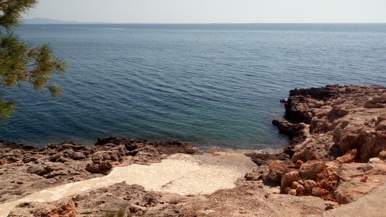 Toro * Sveta Nedelja (Hvar)